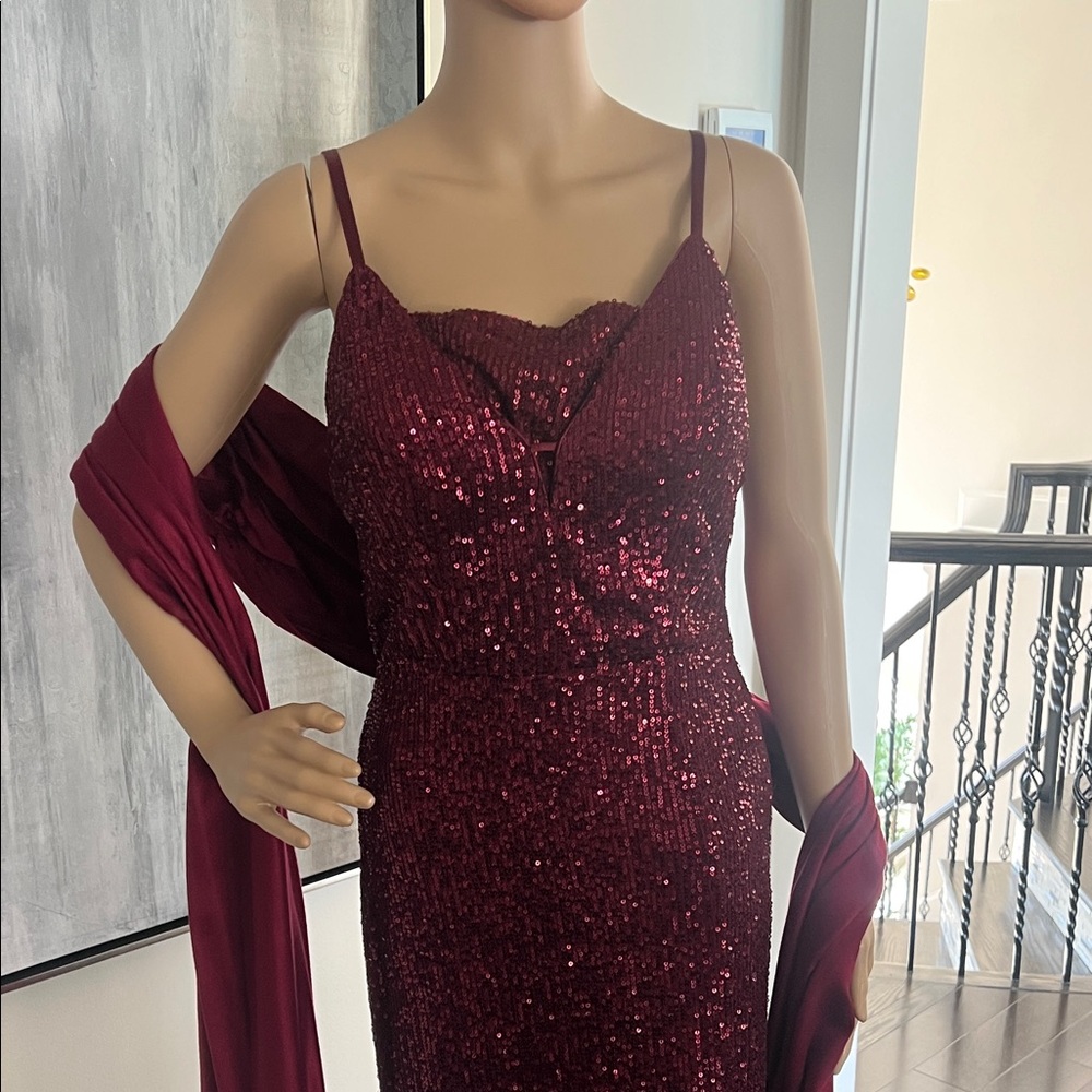 Elegant Burgundy Sequin Gown - Picture 4 of 9